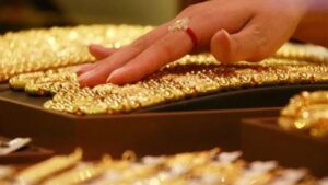 Gold Loan: सोने के ऋण के लिए सही वित्तीय संस्थान का चयन कैसे करें, जानें किन बातों का ध्यान रखें