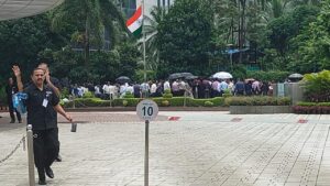 SEBI Employees Protest: SEBI कर्मचारियों का प्रदर्शन, माधबी पुरी बुच के इस्तीफे की मांग