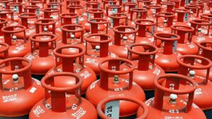 LPG Prices: ATF की कीमत में चार प्रतिशत की कटौती, जबकि वाणिज्यिक LPG की कीमतों में वृद्धि