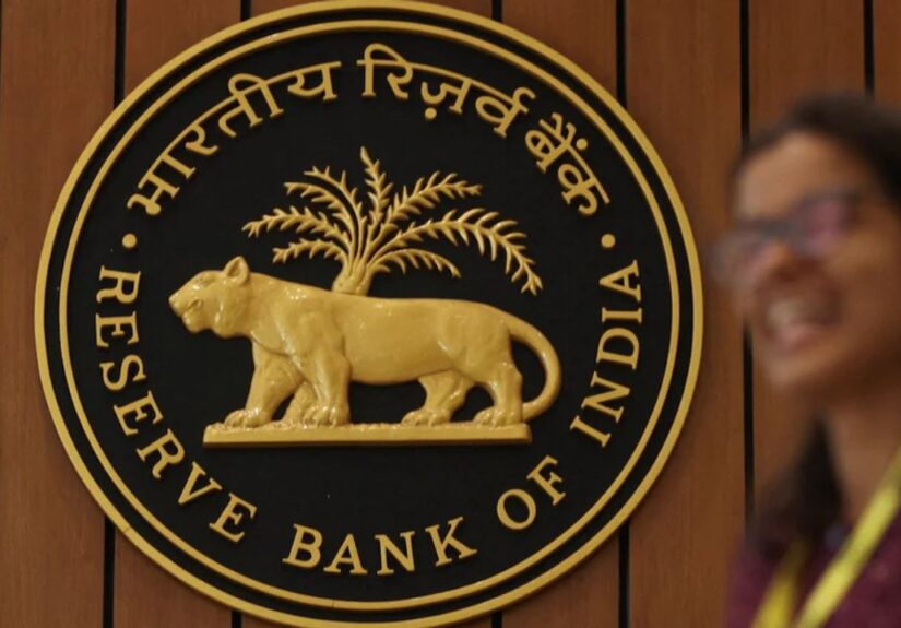 Reserve Bank ने की कड़ी कार्रवाई, 4 बैंकों और इस फिनसर्व कंपनी पर लगाया जुर्माना - क्या आपका बैंक इसमें है?