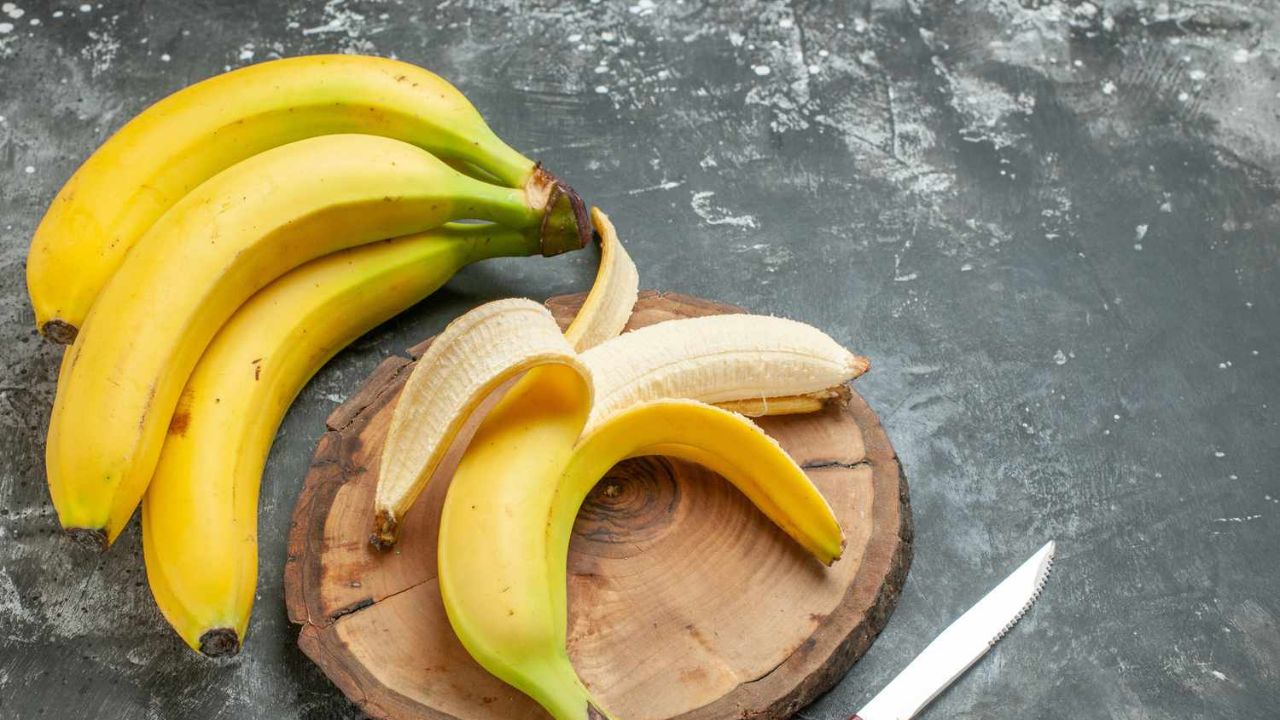 Benefits of Banana: रोज एक केला खाने से मिलेंगे इतने लाभ, गिनते-गिनते थक जाएंगे आपके हाथ