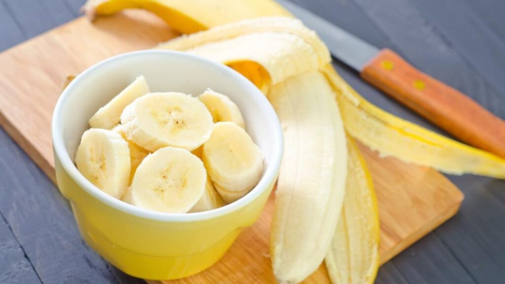 Benefits of Banana: रोज एक केला खाने से मिलेंगे इतने लाभ, गिनते-गिनते थक जाएंगे आपके हाथ