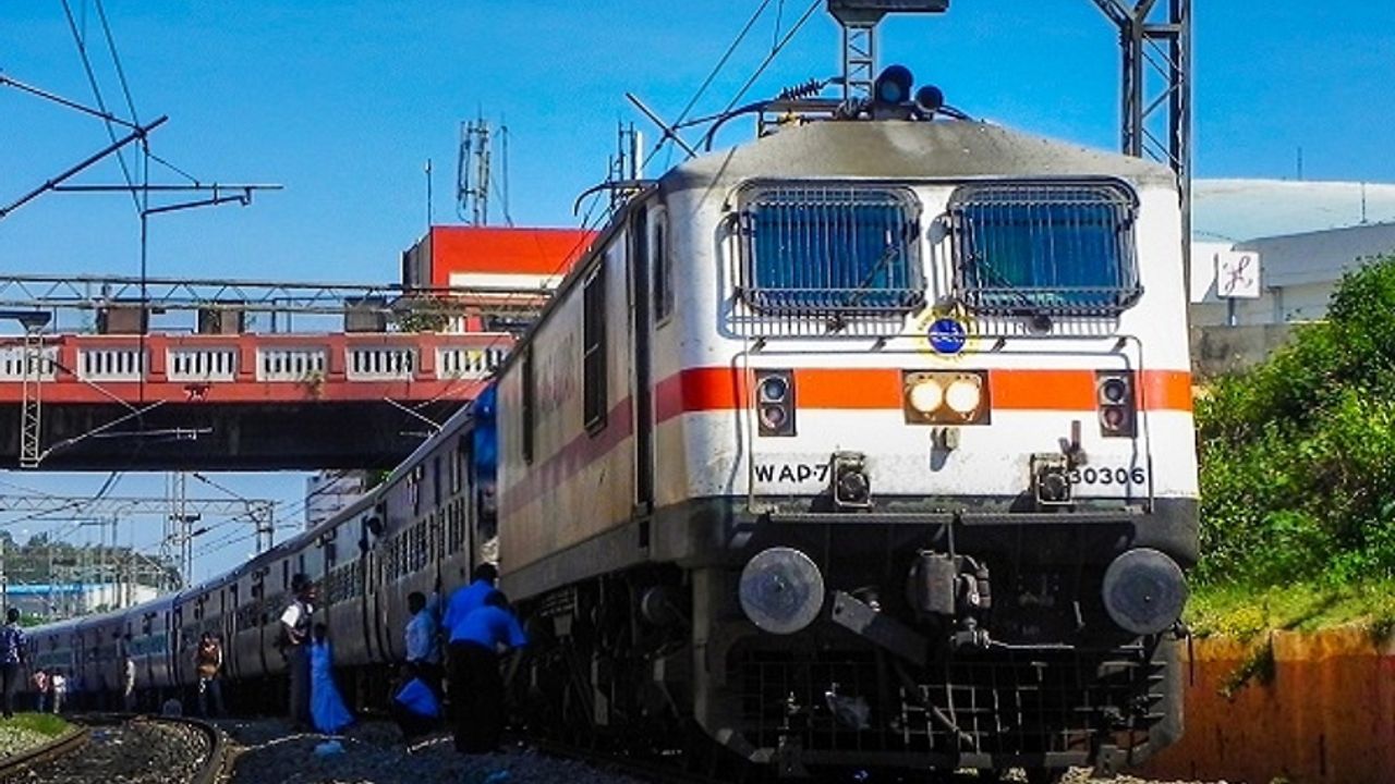 Indian Railways: रेलवे ने अधिकारियों के लिए CSE के माध्यम से भर्ती का महत्वपूर्ण नोटिस जारी किया, स्ट्रीम विकल्प उपलब्ध